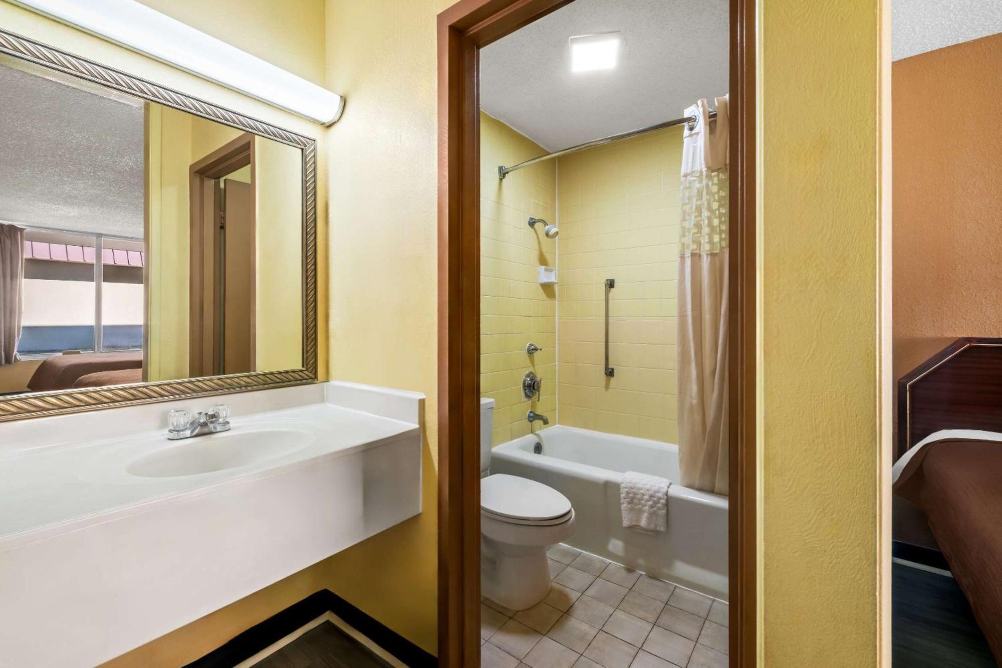 Rodeway Inn Monroe Kültér fotó